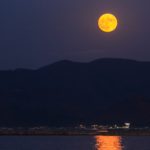 スマホカメラで月を綺麗に撮影する方法とコツって?