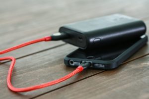 スマホのモバイルバッテリーに乾電池式も結構使える件
