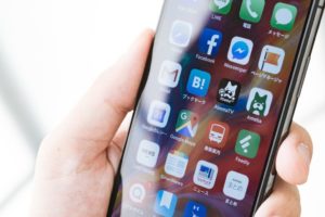 スマホの使用時間の目安と平均は?時間制限アプリの効果的な使い方